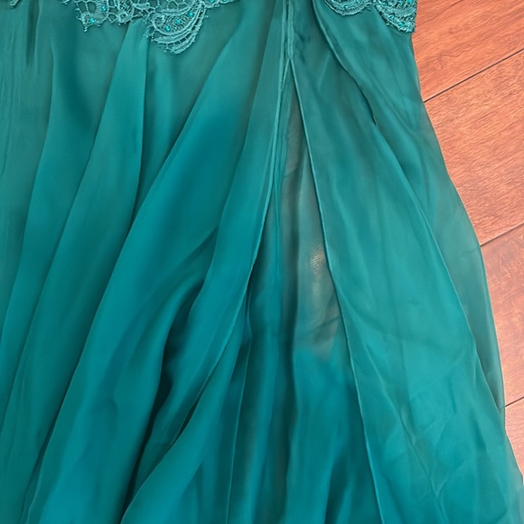 MacDuggal Evening Dress Size 4 - Picture 7 of 14